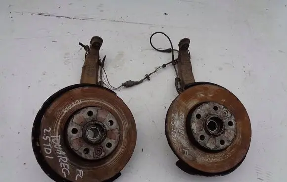 Volkswagen Touareg I Front wheel hub