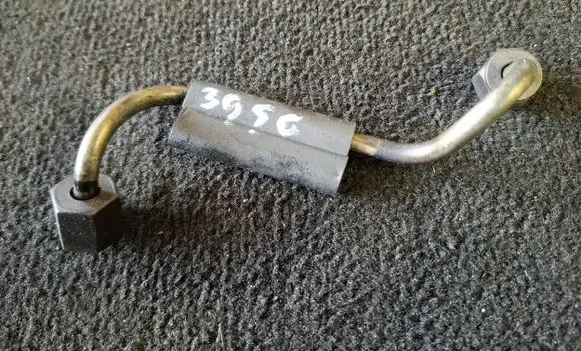 BMW 5 E39 Fuel injector supply line/pipe 