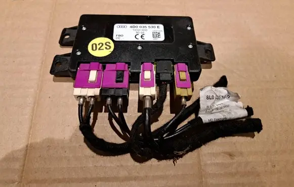 Audi A3 S3 8L Antenna control unit 4D0035530E 12021400