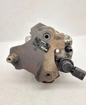BMW 5 E60 E61 Fuel injection high pressure pump 7788670 0445010045