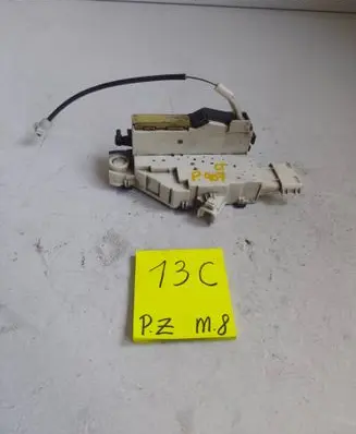 Peugeot 407 Rear door lock 8234789
