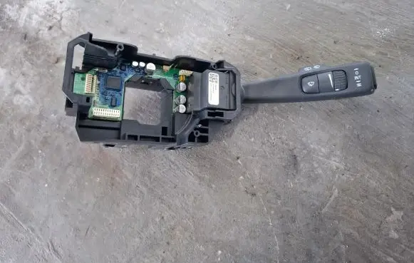 Volvo XC70 Wiper control stalk 30798465