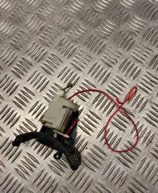 Fuel tank cap lock