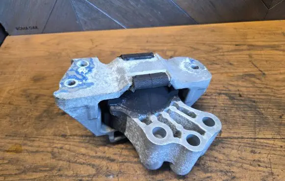 Jeep Compass Engine mount bracket P68299468AC 00534160040 08620