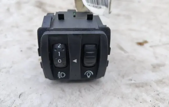 Renault Twingo II Headlight level height control switch 8200095495D