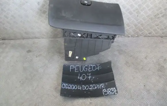 Peugeot 407 Glove box