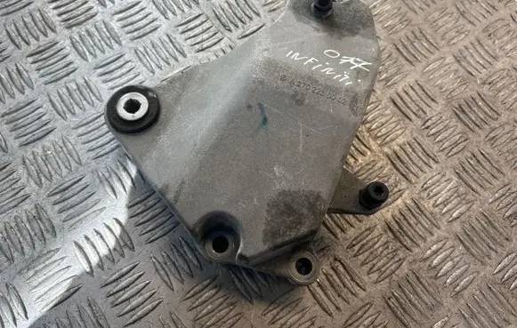 Infiniti Q30 Engine mounting bracket A2702230002