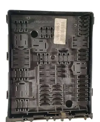 Volkswagen Polo IV 9N3 Fuse module 1K0937124K