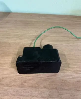 Volkswagen Golf IV Central locking vacuum pump 1H0962257G