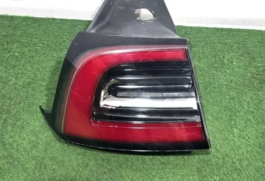 Tesla Model 3 Rear/tail lights 1077397