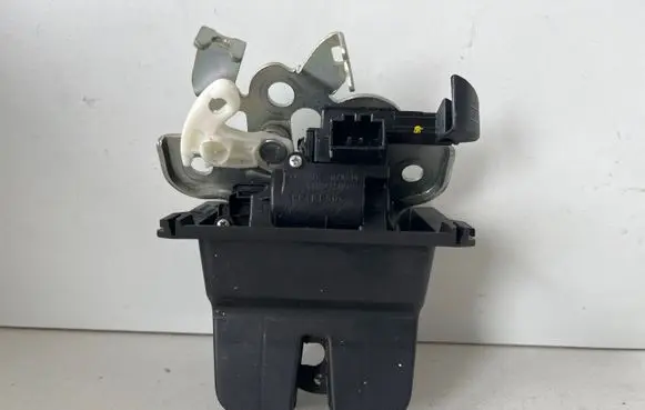 Skoda Octavia Mk3 (5E) Tailgate/trunk/boot lock/catch/latch 5e0827505