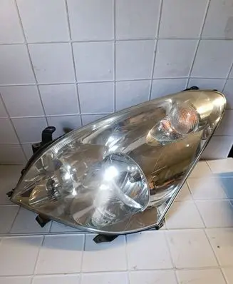 Toyota Corolla Verso AR10 Headlight/headlamp 3124