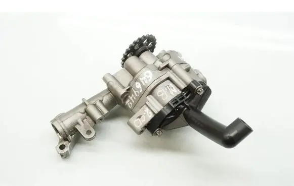 Mercedes-Benz A W169 Oil pump 6401810401