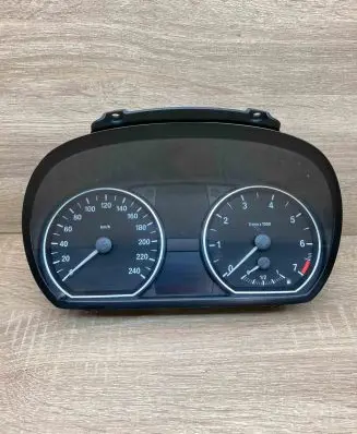 BMW 1 E81 E87 Speedometer (instrument cluster) 1042775 1041568