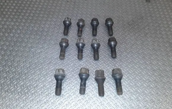 BMW 5 E60 E61 Nuts/bolts 11VNT