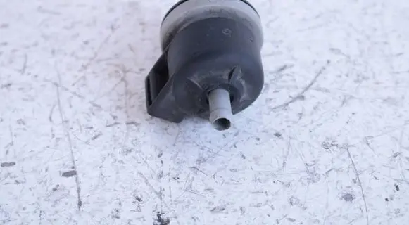 Volkswagen PASSAT B6 Vacuum valve 051133459A