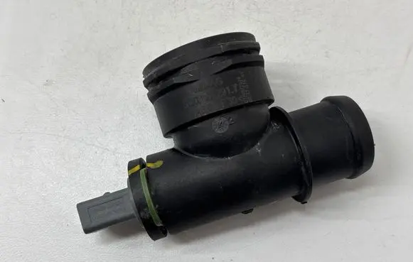 Volkswagen Jetta VII Engine coolant pipe/hose 5Q0122291T