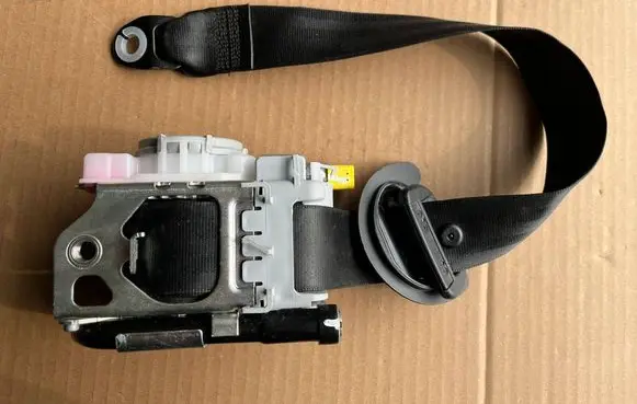 Audi Q7 4M Front seatbelt 4M0857706B