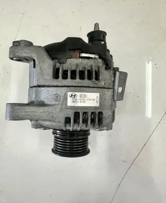Hyundai i30 Generator/alternator 373002GPD0