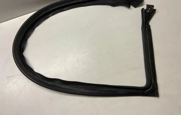 Hyundai Genesis Rubber seal front door window/glass 