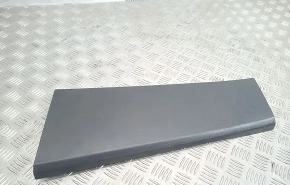Land Rover Discovery 3 - LR3 (B) pillar trim (bottom) EMG500290