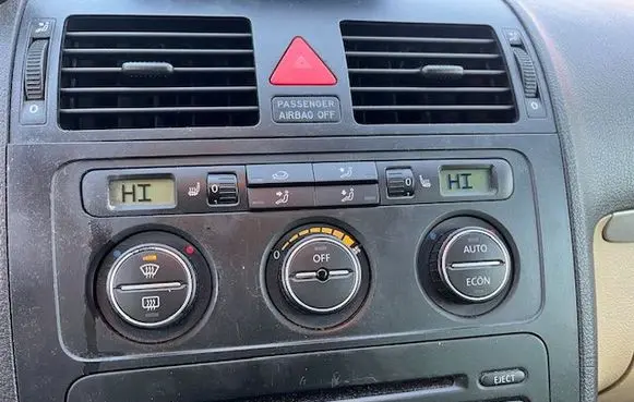 Volkswagen Touran I Air conditioning/heating control unit 