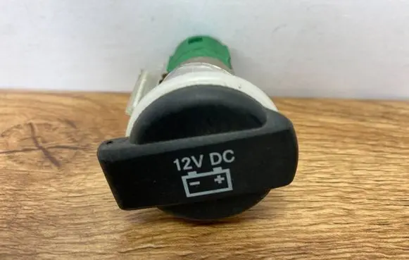 Dodge Challenger Cigarette lighter front GNIAZDOZAPALCHALL