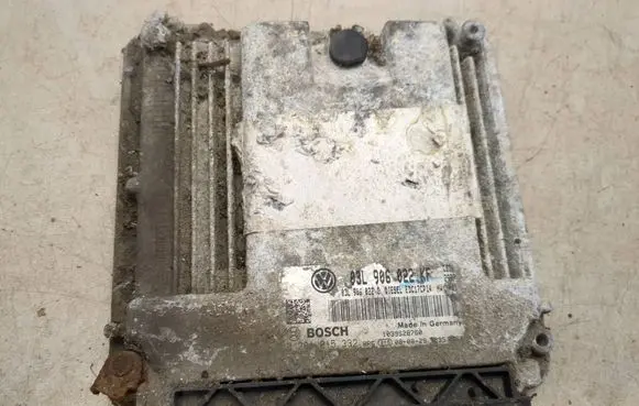 Volkswagen Touran I Engine control unit/module 03L906022KF 03L906022G 0281015332