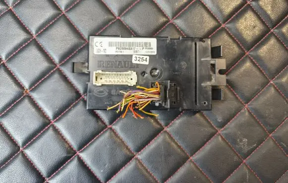 Renault Trafic II (X83) Engine control unit/module ECU P8200943317 18217981 00065850