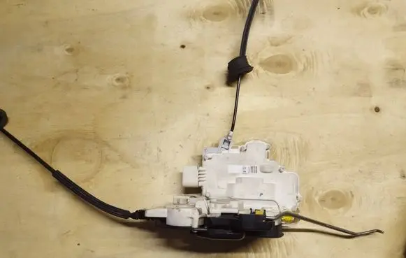 Audi A8 S8 D3 4E Front door lock 4F1837015aa