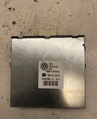 Volkswagen Golf VI Power management control unit 1K0919041 8ES01015300