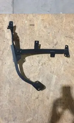 Audi A8 S8 D4 4H Fender mounting bracket 4H0821136F