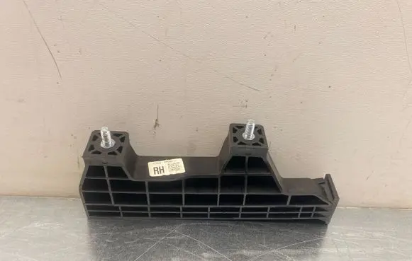 Hyundai Kona II Front door windshield rail 82560HF000