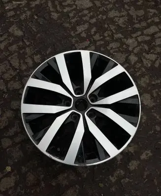 Volkswagen Multivan T5 R18 alloy rim 7E0601025H