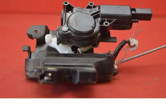 Mazda 3 I Tailgate/trunk/boot lock/catch/latch B6724