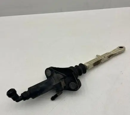 Volvo V70 Clutch master cylinder 30713419