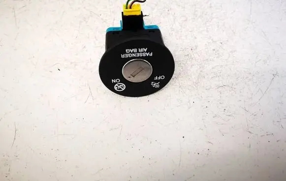 KIA Sportage Passenger airbag on/off switch