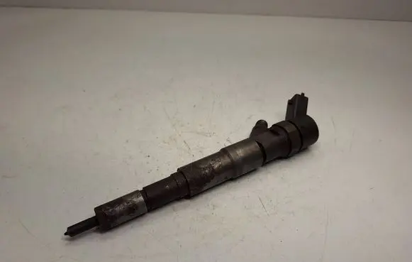 BMW 5 E39 Fuel injector 7785984 13537785984 0445110047