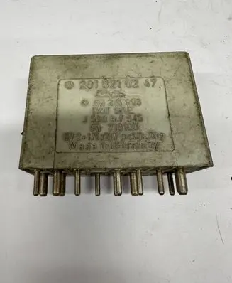 Mercedes-Benz E W124 Other relay 2018210247