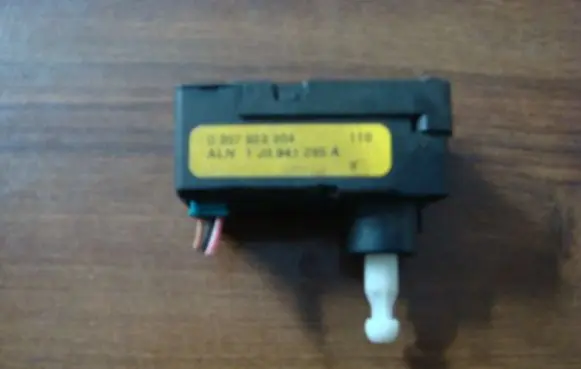Skoda Yeti (5L) Headlight level adjustment motor 