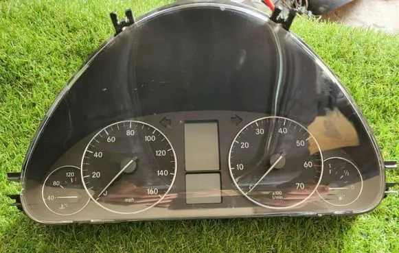 Mercedes-Benz C W203 Speedometer (instrument cluster) A2035400448