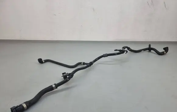 BMW 5 G30 G31 Engine coolant pipe/hose 8596347