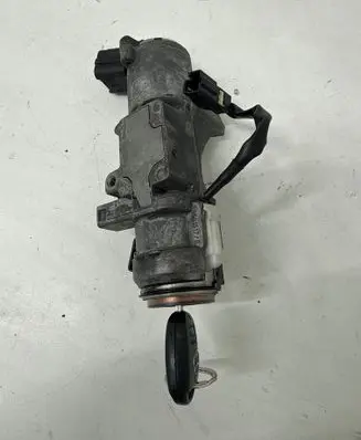 Toyota Avensis T250 Ignition lock 0501517