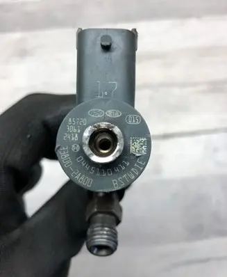 Hyundai i40 Fuel injector 0445110411