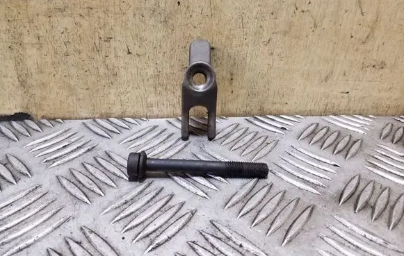 KIA Sorento Fuel Injector clamp holder