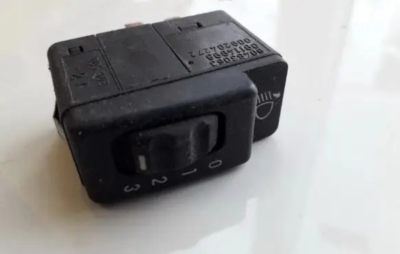 Opel Tigra A Headlight level height control switch 90483063 09114998