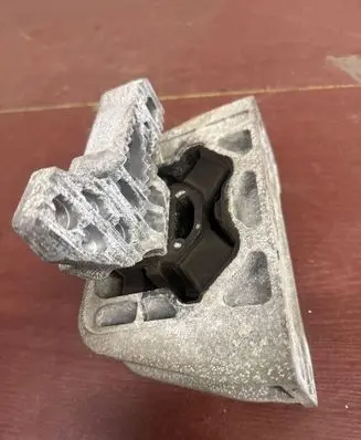 Renault Master III Engine mount bracket 112108180R