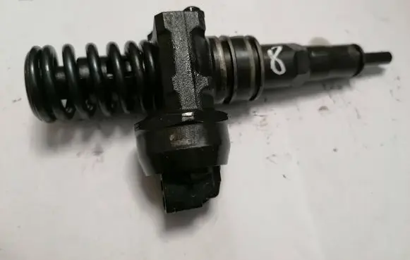 Volkswagen Golf IV Fuel injector 038130073AG 0414720215