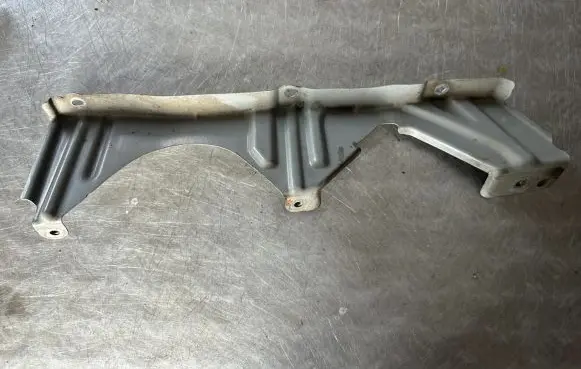 Nissan X-Trail T31 Fender mounting bracket