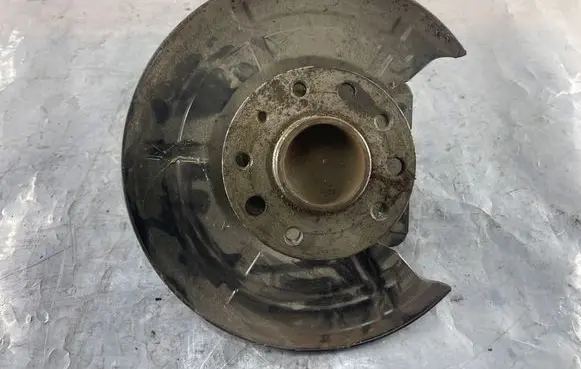 Rear wheel hub spindle/knuckle